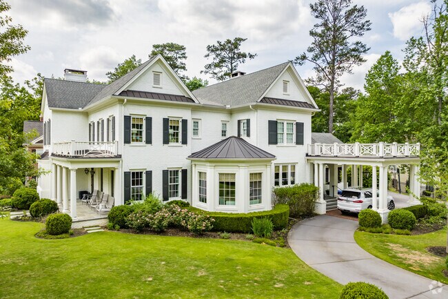 Memorial Park combines historical charm with modern living in a prime Atlanta location.