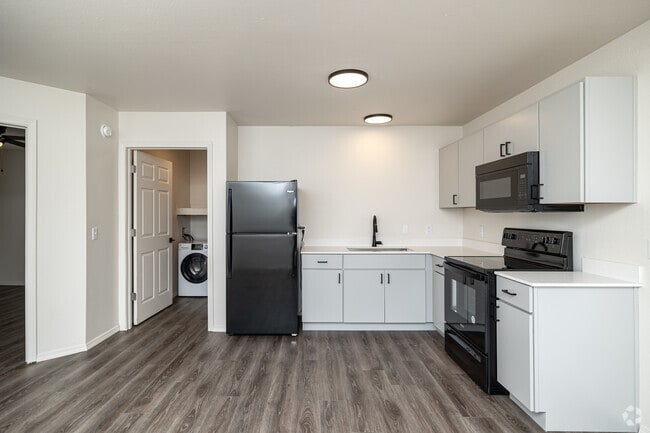 2BR, 1BA - Greenway - Kitchen