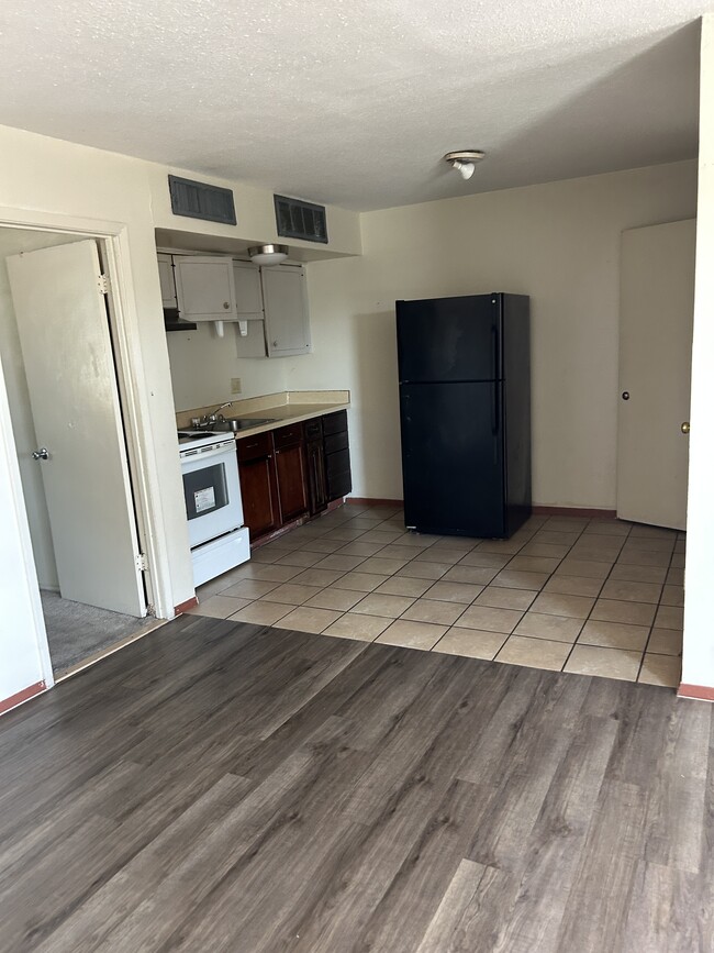 4209 Broadway Ave unit 102, Haltom City, TX 76117 - photo 3