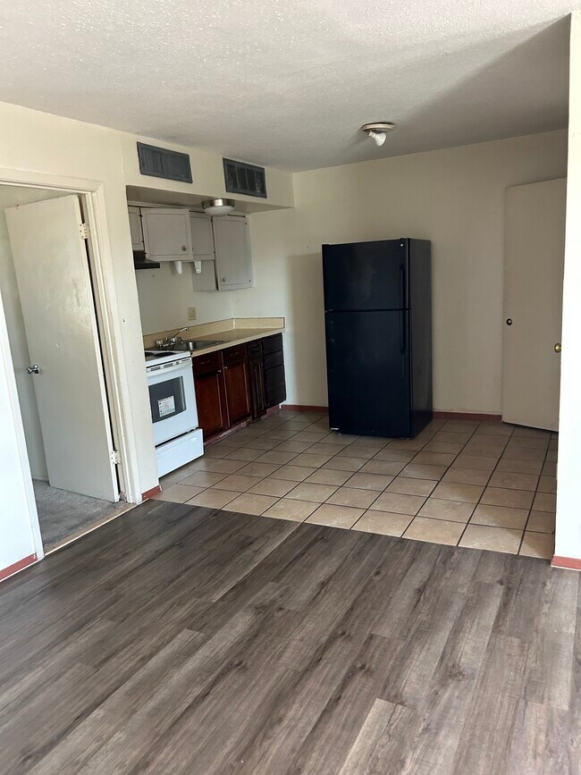 4209 Broadway Ave unit 4209 Broadway Ave., Haltom City, TX 76117 - photo 3