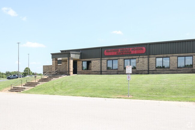Wagoner Middle School serves students in grades 6 through 8.