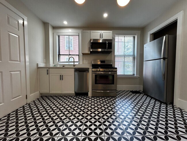 55 Hale St unit 55HaleStreet Unit 1, Beverly, MA 01915 - photo 6