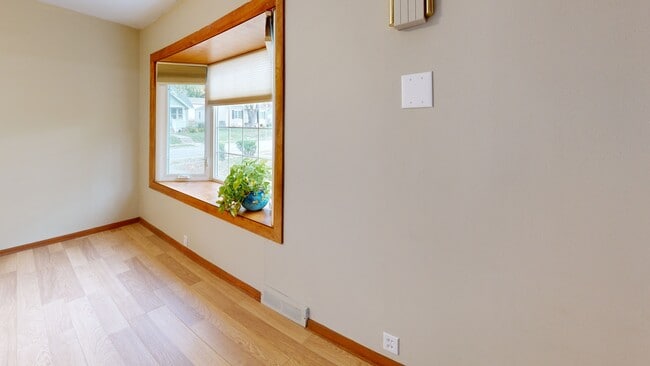 5611 Cedar St, Omaha, NE 68106 - photo 2