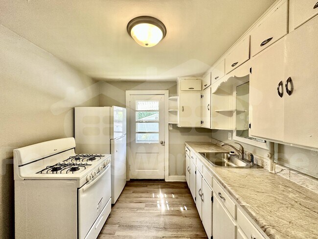 1210 West St, Des Moines, IA 50315 - photo 6