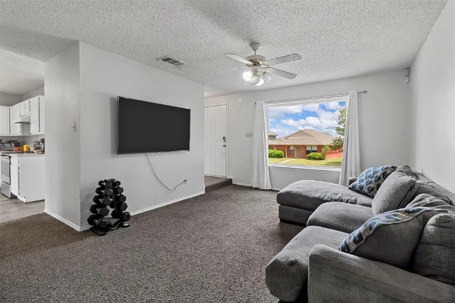 12714 Hilltop Dr, Balch Springs, TX 75180 - photo 3