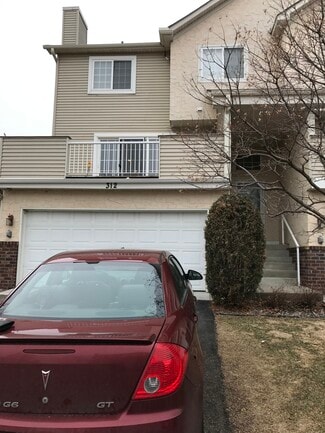 312 Brickyard Dr, Chaska, MN 55318