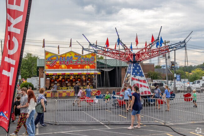 The Art Festival attracts over 100 vendors from neighborhoods around Saluda.