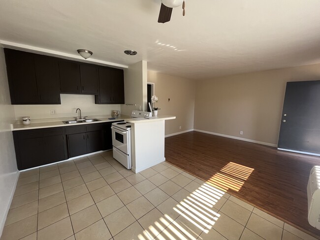 24370 Newhall Ave unit 8, Santa Clarita, CA 91321 - photo 3