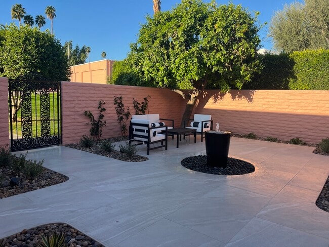 Entry and front patio with fountain