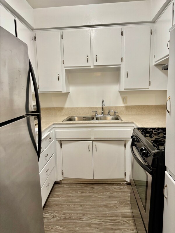 1595 E Chevy Chase Dr unit 24, Glendale, CA 91206 - photo 2