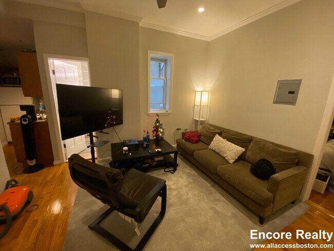 1189 Commonwealth Ave unit 8, Boston, MA 02134 - photo 3