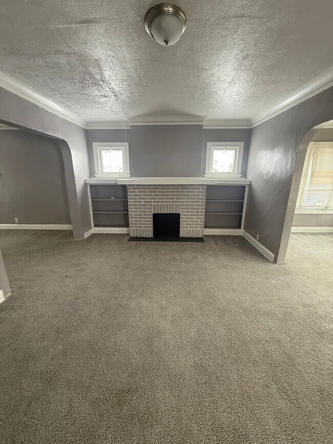 10202 Hilgert Dr, Cleveland, OH 44104 - photo 3