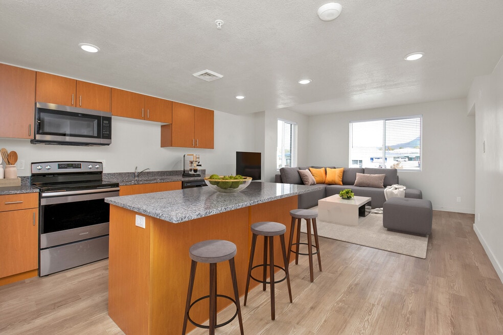 Clearfield Plaza, Clearfield, UT 84015 - photo 1