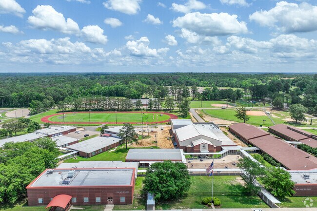 Pearl Jr. High School enrolls students in grades 6 through 8.