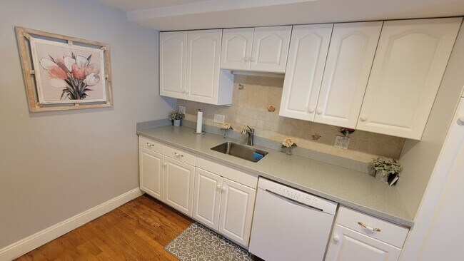 153 Winthrop Pkwy unit 1, Revere, MA 02151 - photo 4