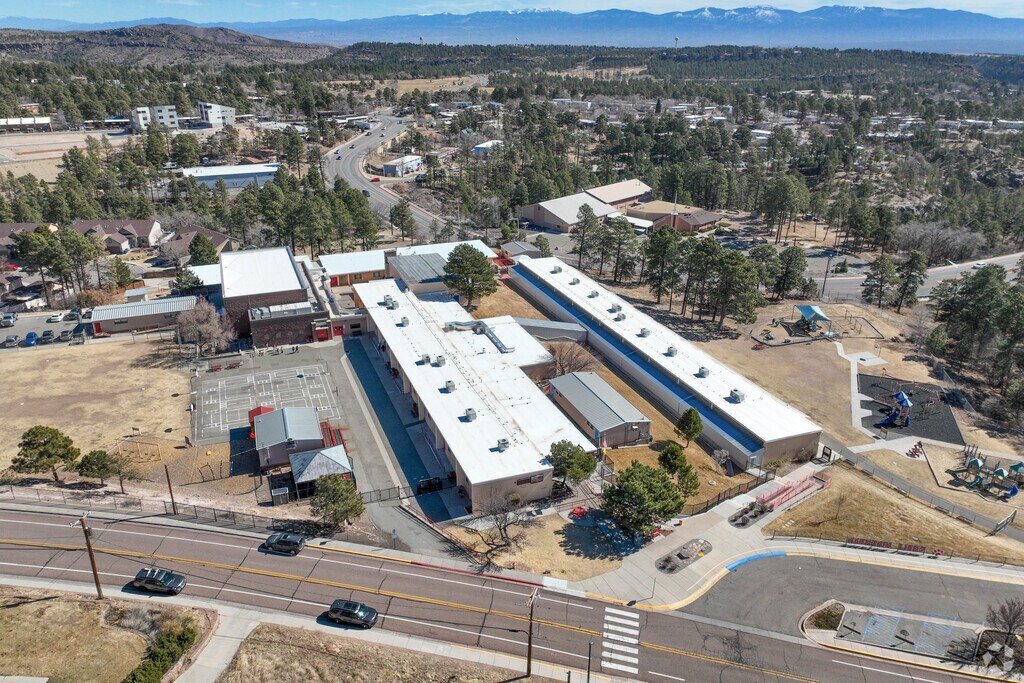 Mountain Elementary School has earned an A grade from Niche.