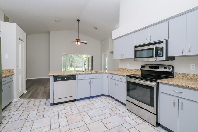 10439 Norvell Rd, Spring Hill, FL 34608 - photo 4