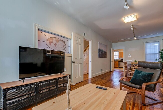 1435 Powhatan St unit ID1014213P, Alexandria, VA 22314 - photo 5
