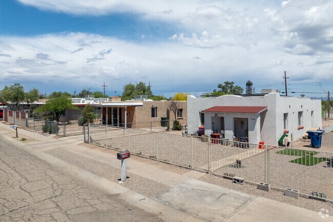 Spanish-inspired pueblos sit in close rows in Barrio Hollywood.