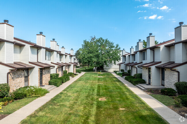 A condominium property is located along Mormon Trek Blvd on the neighborhood's west side.