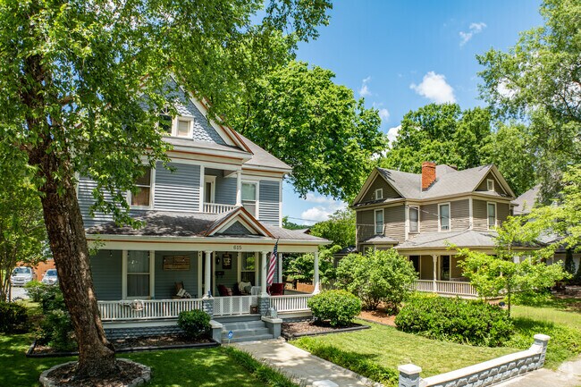 Dunleath is an eclectic community with gorgeous homes.