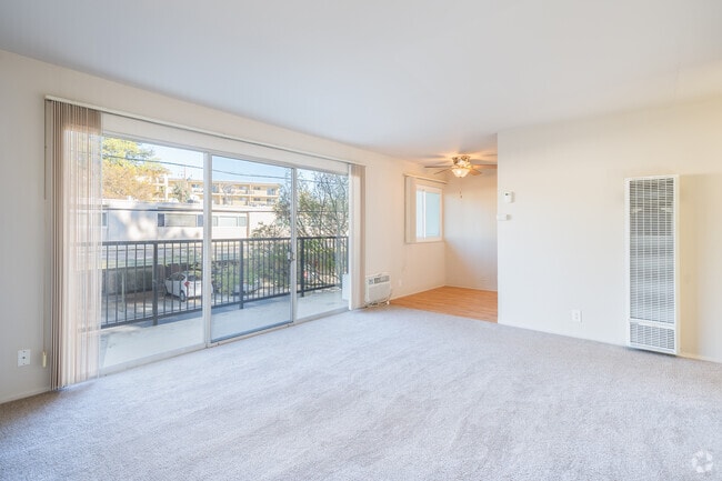 1BR, 1BA - 550SF - Living Room