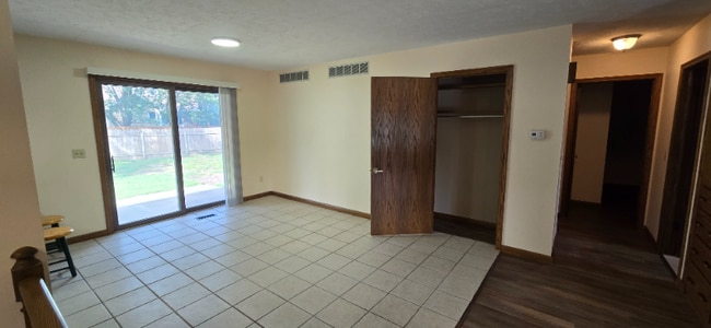 409 Oak Park Dr, McPherson, KS 67460 - photo 2