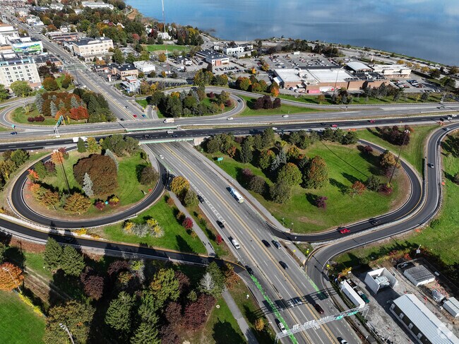 The Parkside neighborhood has easy access to I-295 for commuters to travel to work everyday.