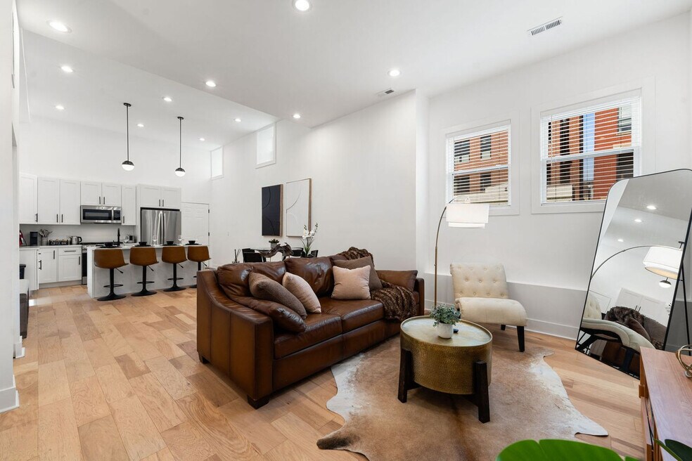 1941 W Augusta Blvd unit ID1354355P, Chicago, IL 60622 - photo 1