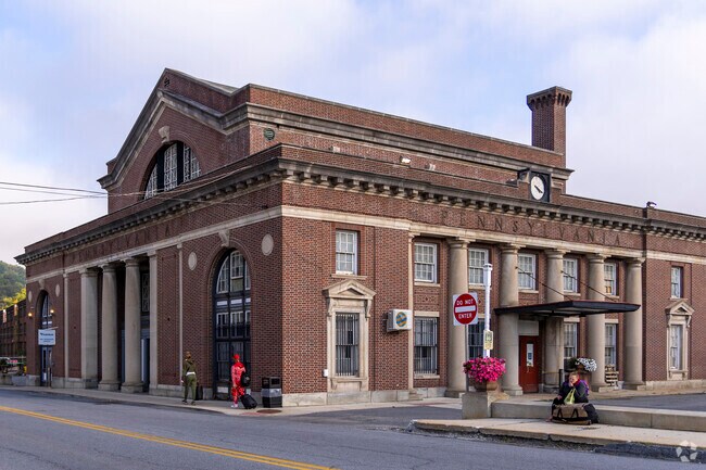 West Taylor can travel out of town via the nearby Amtrak station in downtown Johnstown.