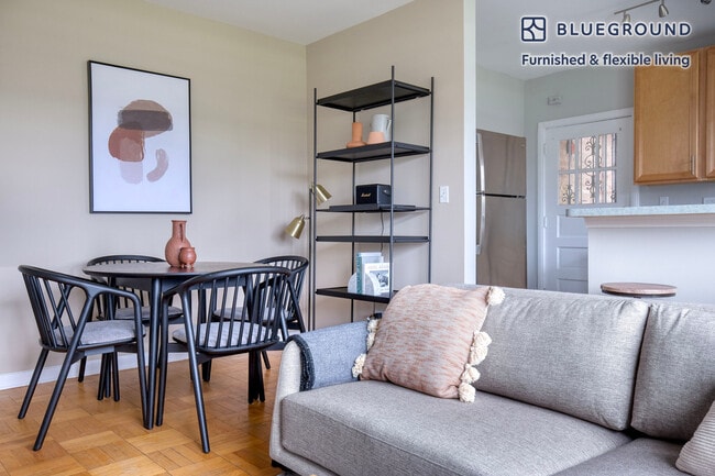 2752 Hampton Pkwy unit FL1-ID951, Evanston, IL 60201 - photo 3