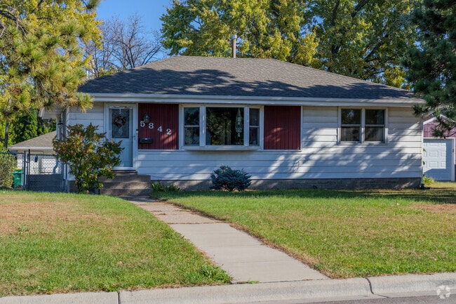 Single-story ranch-style homes are common across Grandview.