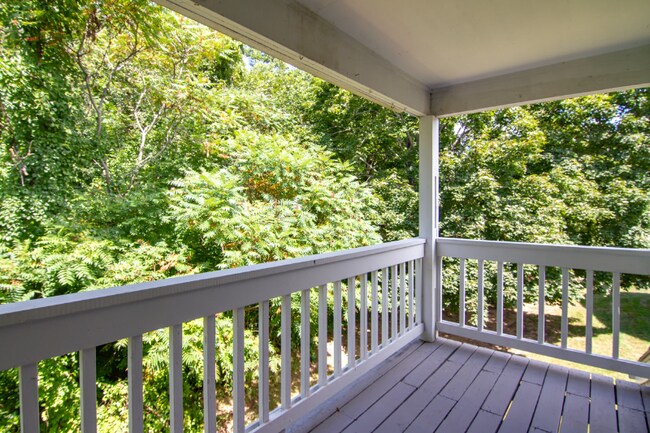 168 Fox Hill Ln unit 2 Bedroom in unit WD, Enfield, CT 06082 - photo 6