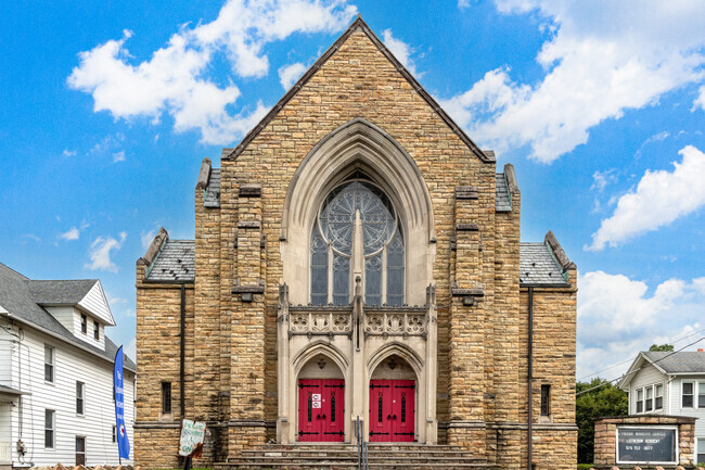 The Lutheran Academy is a private school with grades K-8th.