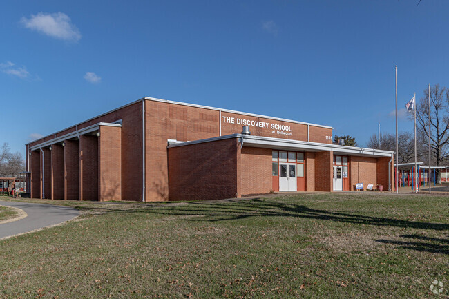 Discovery School has a student to teacher ratio of 18:1.