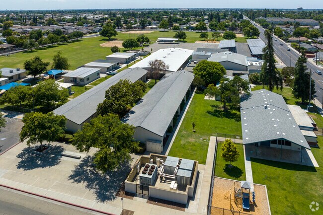 Sierra Vista Elementary School is a large campus in Clovis.