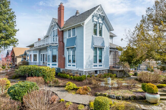 You'll find historic Queen Anne homes in Oregon City.