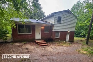 305 Cedarwood St, Spring Lake, NC 28390