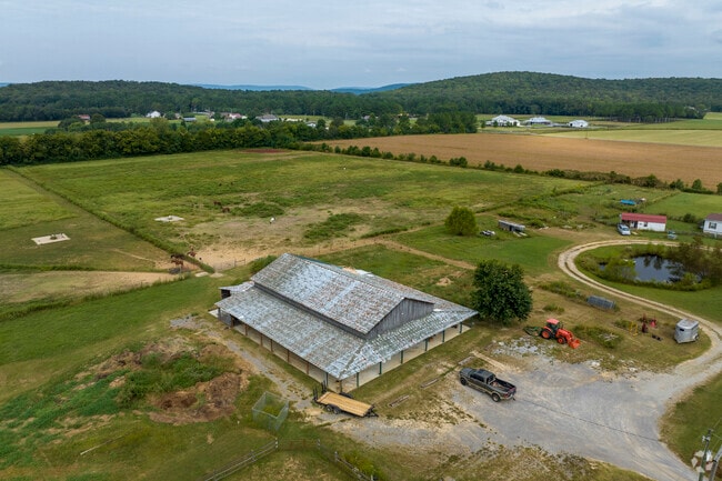 Rocking M Ranch in New Hope Alabama offers horse boarding, riding lessons, and horse therapy.