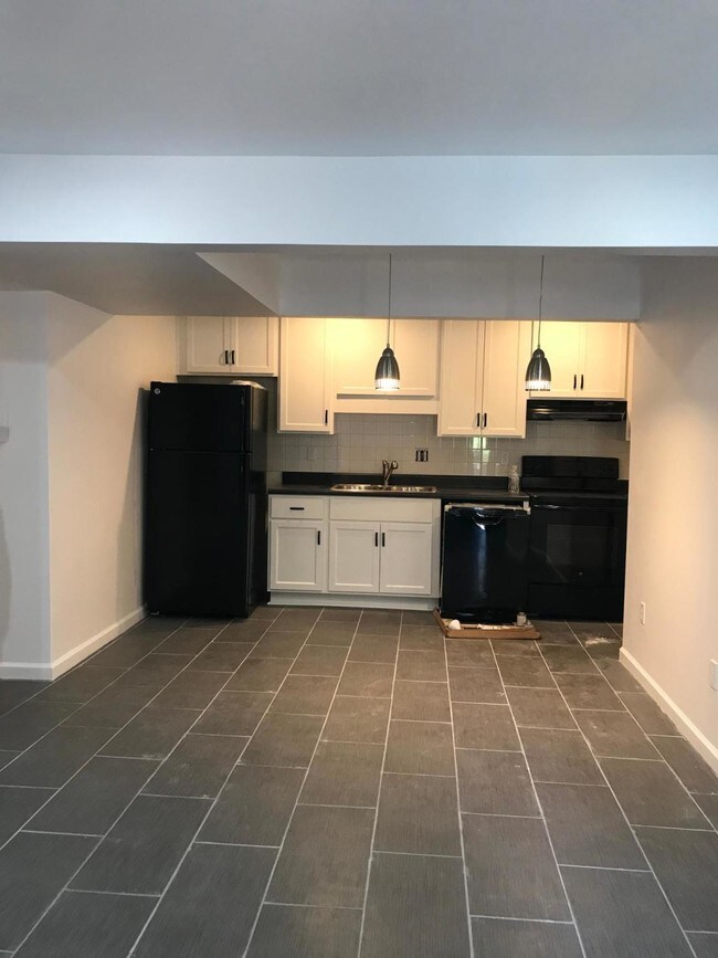 406 Skyview Dr unit E, Birmingham, AL 35209 - photo 2