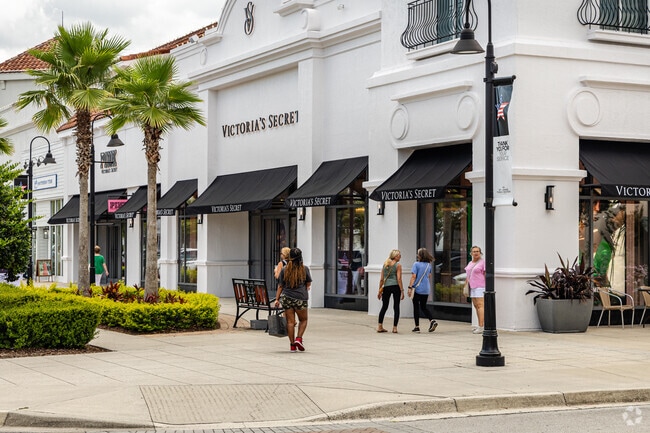 There are many convenient shopping and dining locations near Baymeadows.