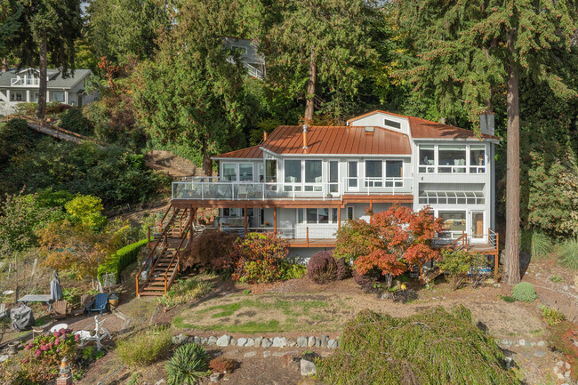 East Mercer features a wide variety of unique and custom built architecture.