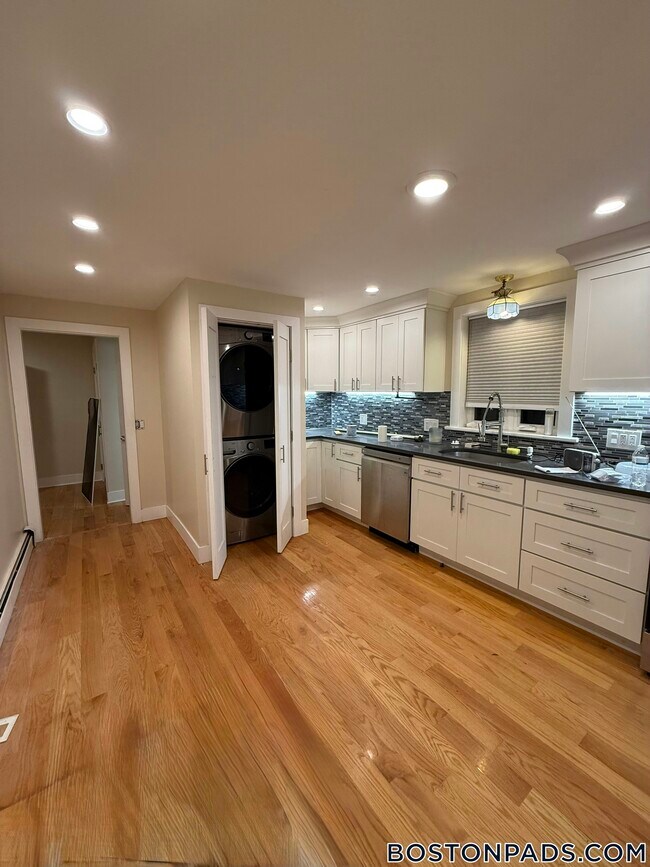 2 Buckingham St, Hyde Park, MA 02136 - photo 4