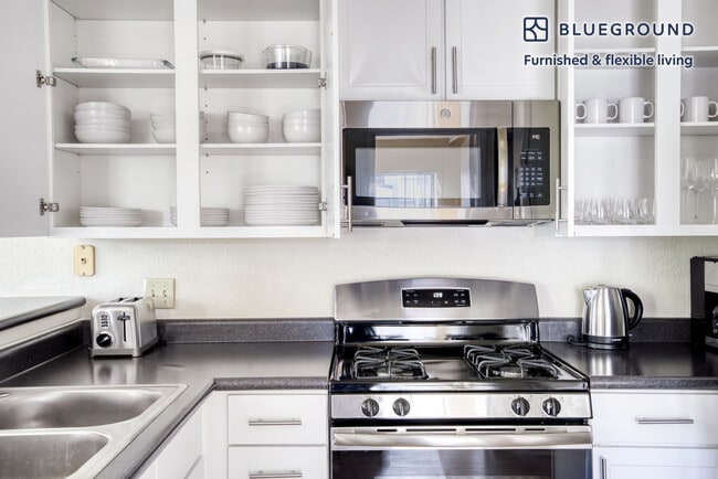 559 Windlass Ln unit FL2-ID969, San Mateo, CA 94404 - photo 7