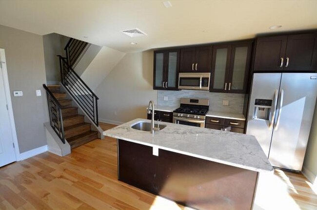 327 E Allen St unit 3, Philadelphia, PA 19125 - photo 2