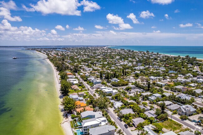 Anna Maria Island is surround by the beautiful crystal blue waters of the gulf.