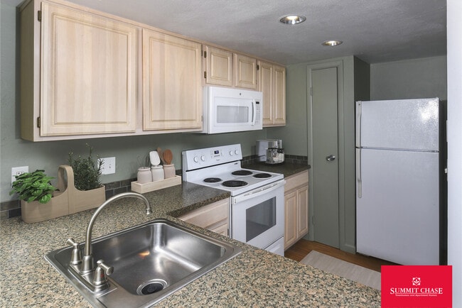 Summit Chase Apartments, Endicott, NY 13760 - photo 2