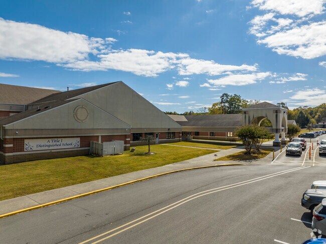 North Lafayette Elementary school is a pre K through 5th grade school in Lafayette Georgia.