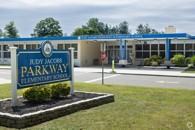 Many students attend the Judy Jacobs Parkway Elementary School in Plainview, NY.