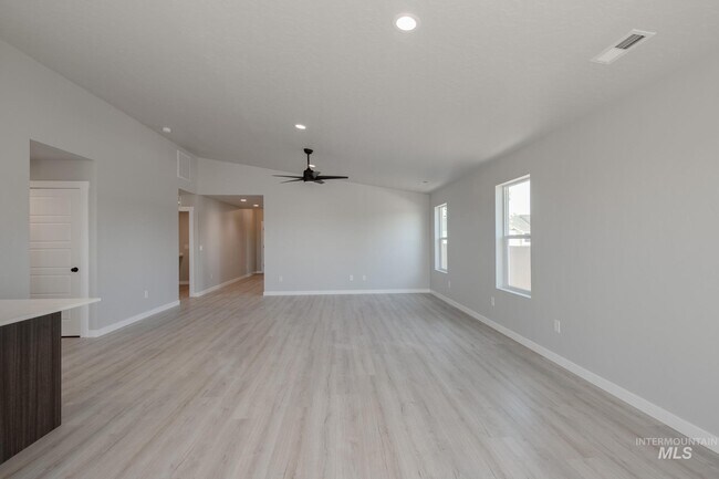 9038 W Camellia St, Nampa, ID 83687 - photo 5